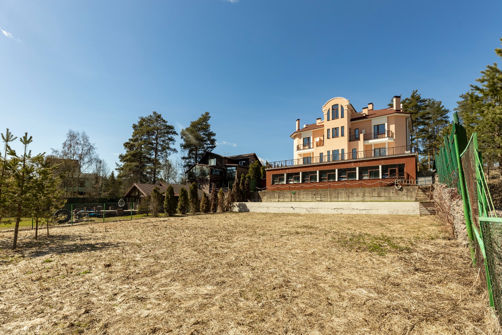 Продажа дома, 950м <sup>2</sup>, 25 сот., Ленинградская, Ленинское,  Солнечная Поляна