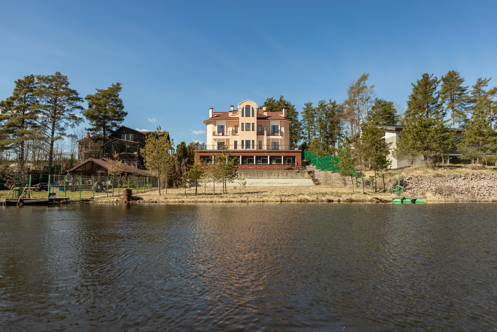 Продажа дома, 950м <sup>2</sup>, 25 сот., Ленинградская, Ленинское,  Солнечная Поляна