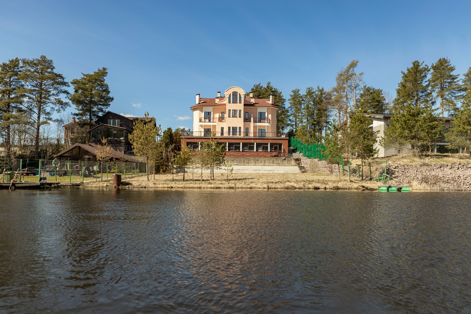 Продажа дома, 950м <sup>2</sup>, 25 сот., Ленинградская, Ленинское,  Солнечная Поляна