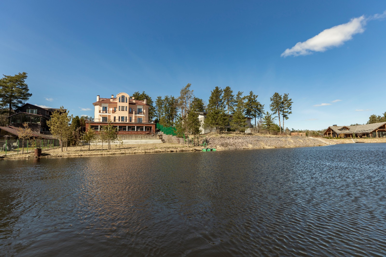 Продажа дома, 950м <sup>2</sup>, 25 сот., Ленинградская, Ленинское,  Солнечная Поляна