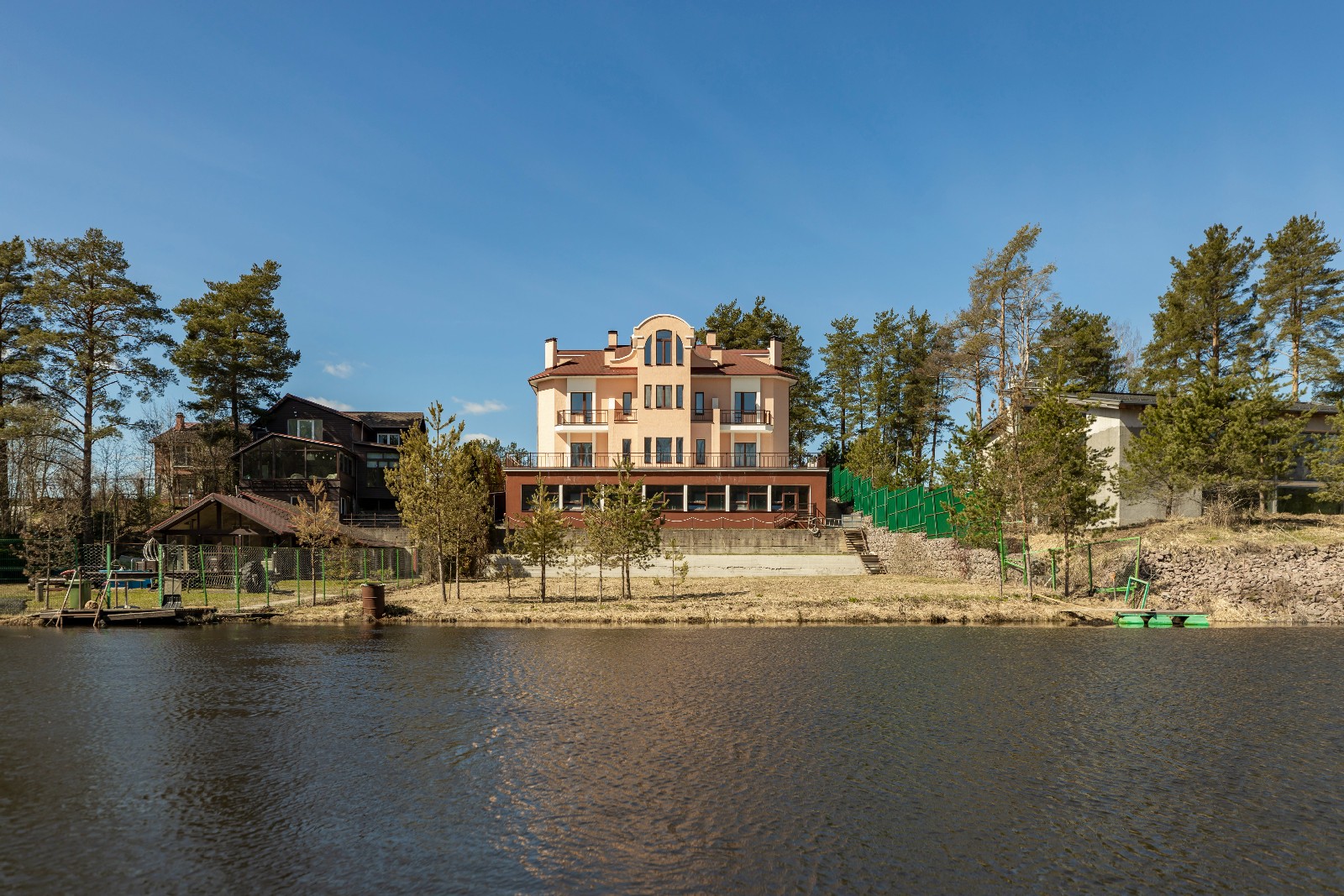 Продажа дома, 950м <sup>2</sup>, 25 сот., Ленинградская, Ленинское,  Солнечная Поляна