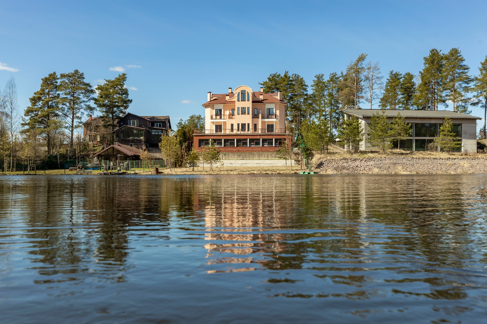 Продажа дома, 950м <sup>2</sup>, 25 сот., Ленинградская, Ленинское,  Солнечная Поляна