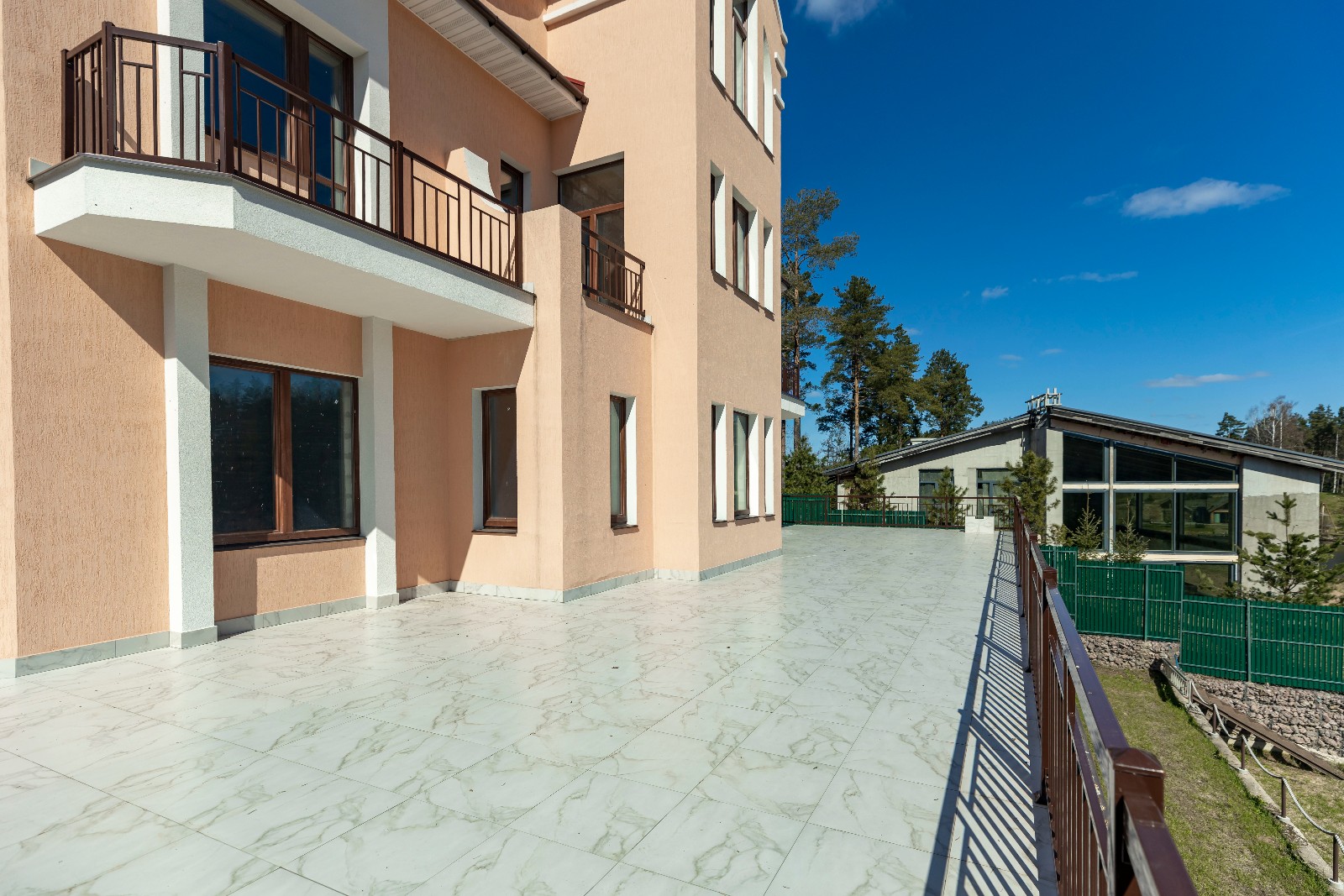 Продажа дома, 950м <sup>2</sup>, 25 сот., Ленинградская, Ленинское,  Солнечная Поляна